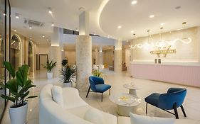 Wellesley Hotel